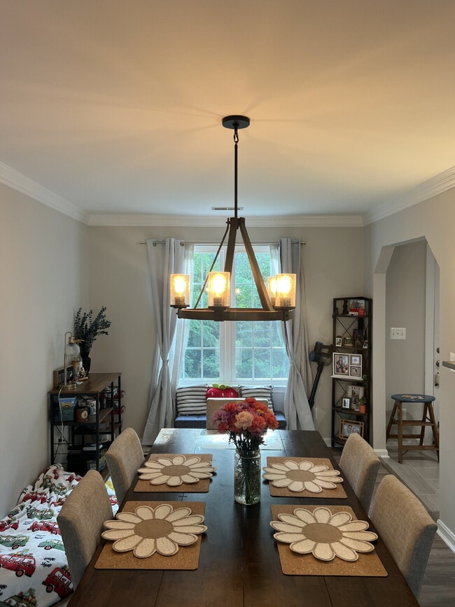 Building Photo - Spacious Multi-Generational Home on 3 Acre...