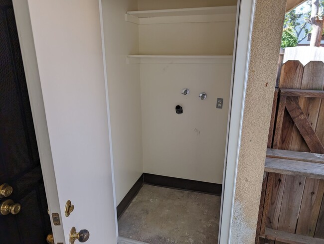 Building Photo - University Triplex