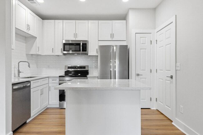 Building Photo - 211 Colima Ct