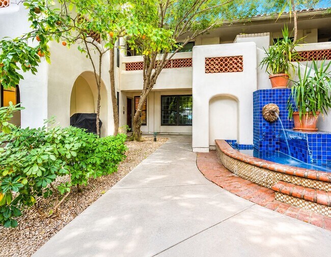 Building Photo - 5200 S Lakeshore Dr