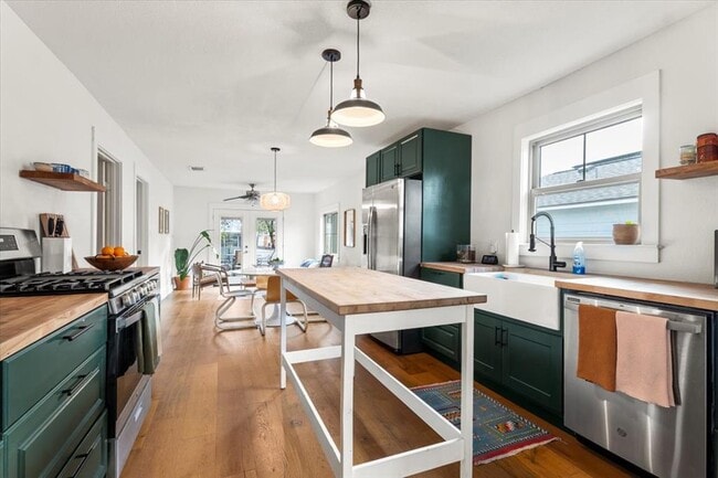 Building Photo - 3007 E 18th St