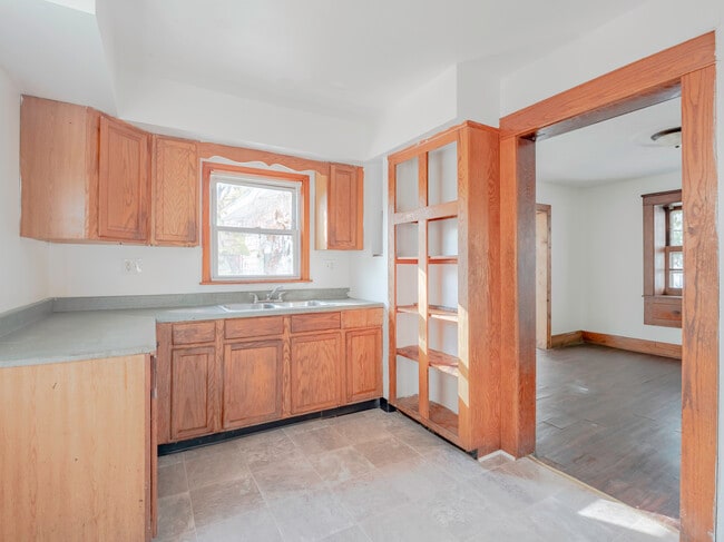 Building Photo - 540 Avon St