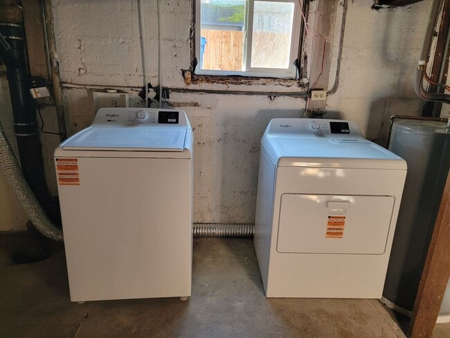 Building Photo - Don’t Miss This! Spacious 2 Bed, 2 Bath in North Portland