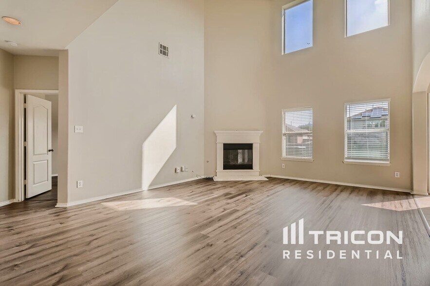 Building Photo - 5824 Somerton Dr