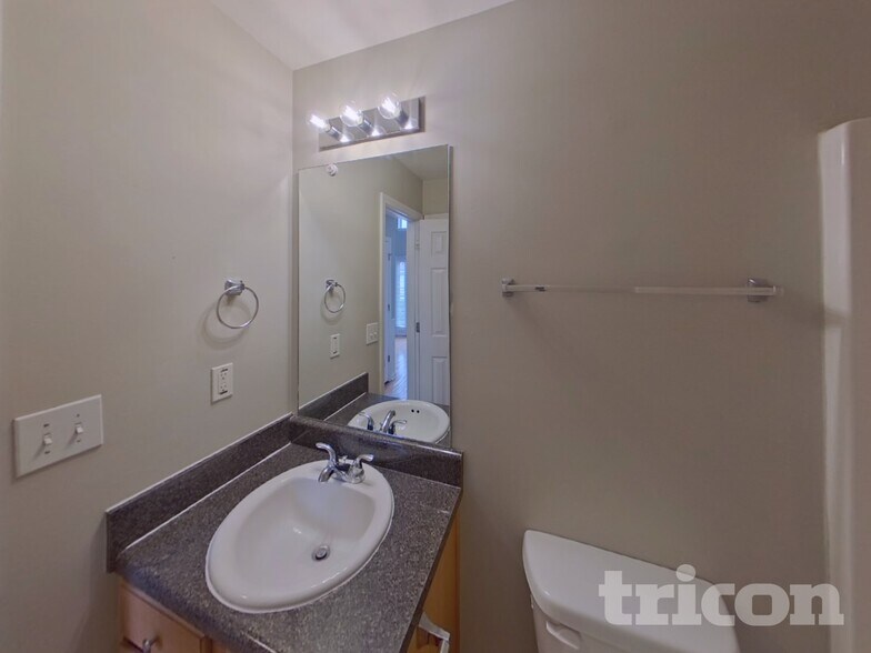 Building Photo - 212 Blue Grass Terrace