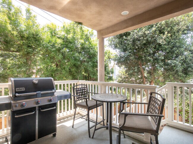Building Photo - Exquisite Tree Section Home