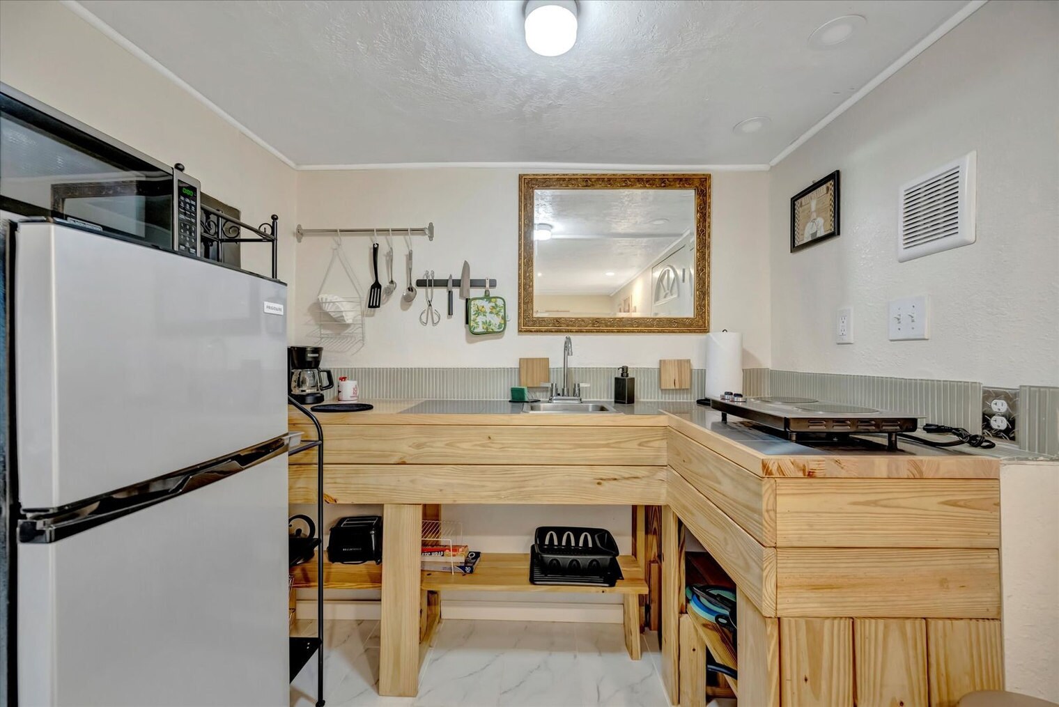 Building Photo - 4213 E Yukon St