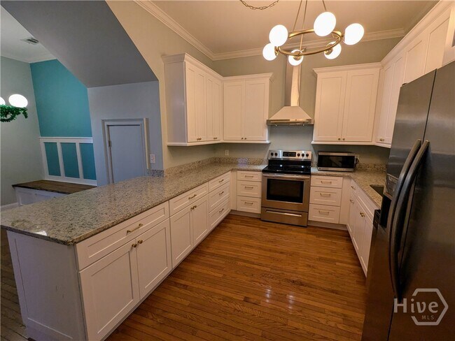 Building Photo - 305 E Duffy St