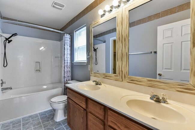 Building Photo - 4600 Donegal Bay Ct