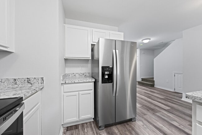 Building Photo - 220 Fir Ave