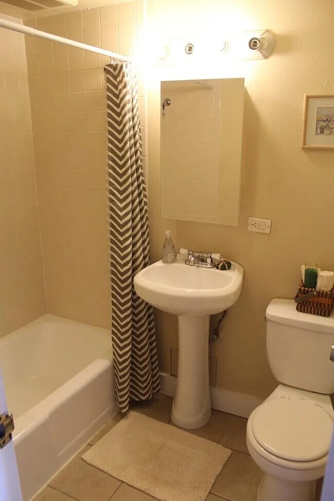 Building Photo - 1400 Julian St