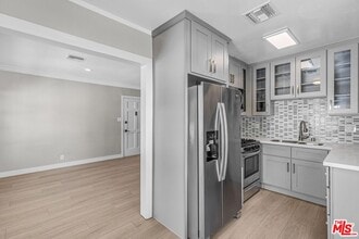 Building Photo - 1/2 W Olympic Blvd