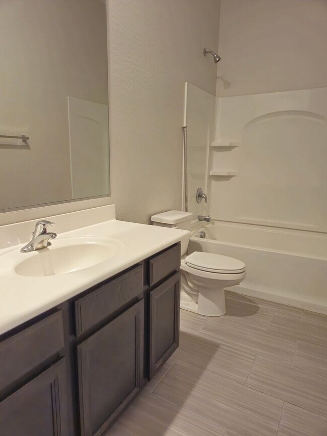 Building Photo - Beautiful 4 Bedroom 3 Bath Home in Gated C...