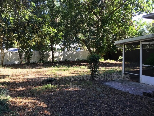 Building Photo - 1223 Poinsettia Ave