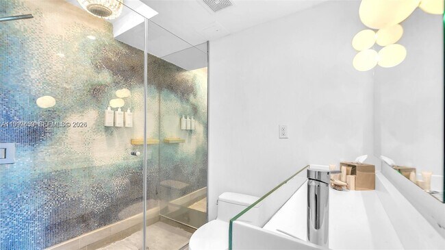 Building Photo - 1100 West Ave