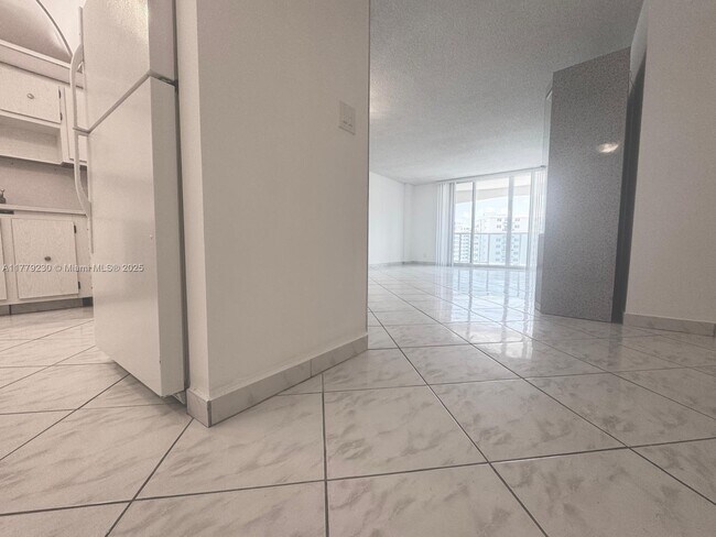 Building Photo - 3800 S Ocean Dr