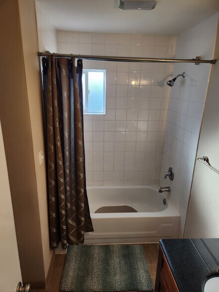 Building Photo - 6050 SW Taylors Ferry Rd