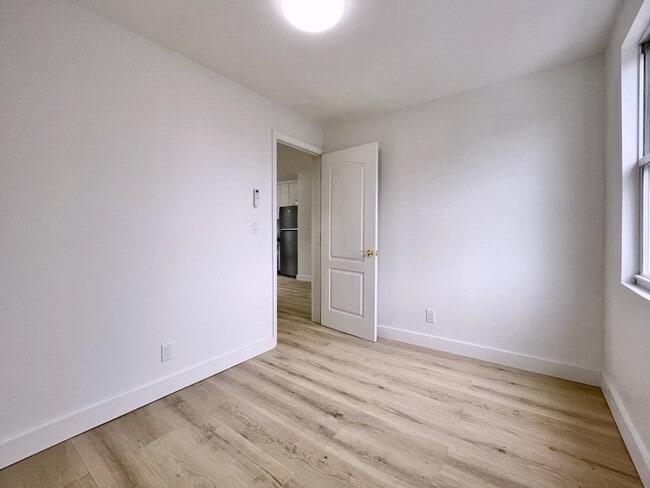 Building Photo - 379 Monmouth St