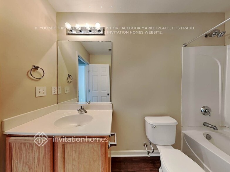 Building Photo - 607 Brassfield Dr