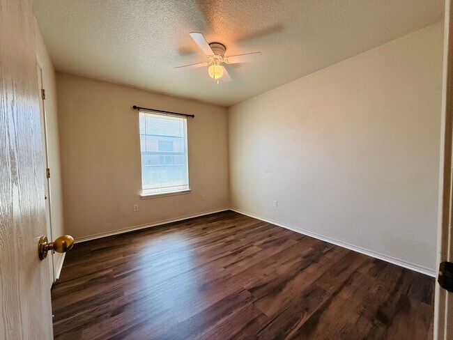 Building Photo - 2801 Lucille Dr