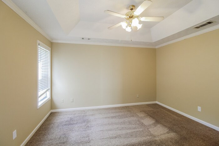 Building Photo - 65 Oak Ridge Ct