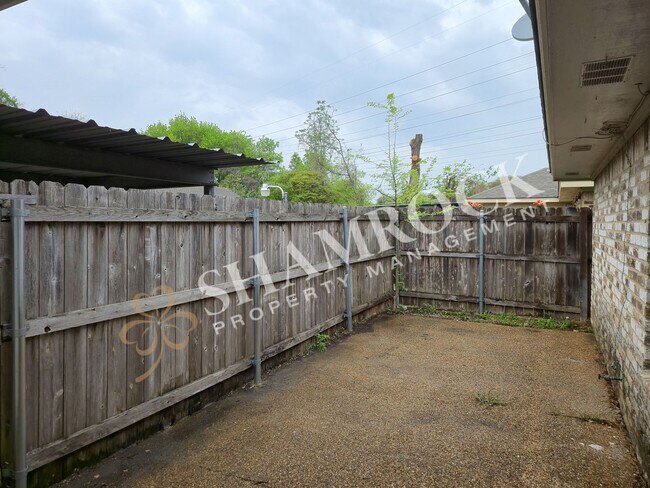 Building Photo - 3/2 Duplex in Waco ISD!