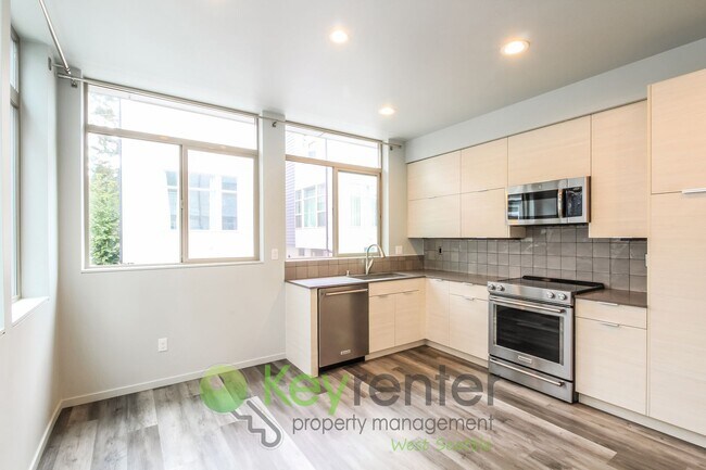 Building Photo - Modern 3 Bedroom with Rooftop Deck and In Unit Laundry
