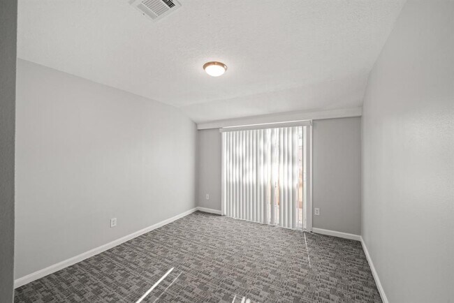 Building Photo - 11422 Lakeside Pl Dr