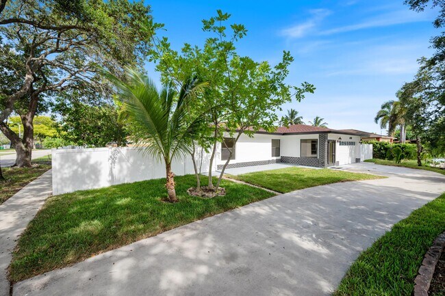 Building Photo - 8201 NW 67th Ave
