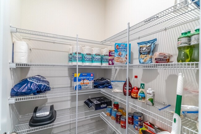 Building Photo - 2721 Chantilly Ave