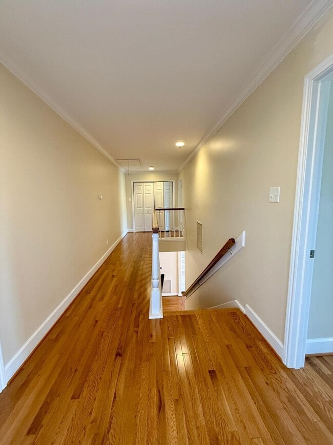 Building Photo - 201 Vanderpool Ln