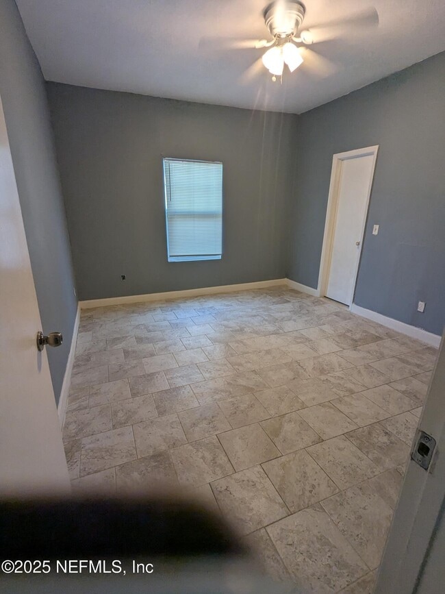 Building Photo - 1568 Ella St