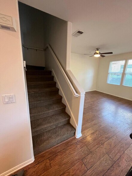 Building Photo - 4300 Newton Ave