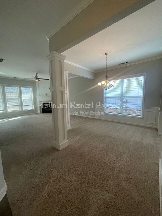 Building Photo - 5545 Weddington Dr