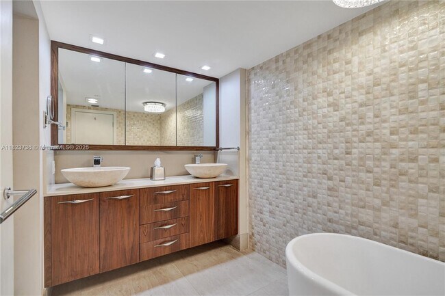 Building Photo - 11113 Biscayne Blvd