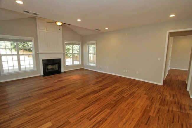 Building Photo - 5057 Bethpage Dr NE