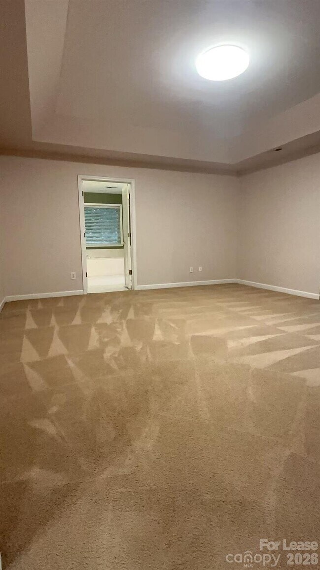 Building Photo - 6025 Oakridge Ct