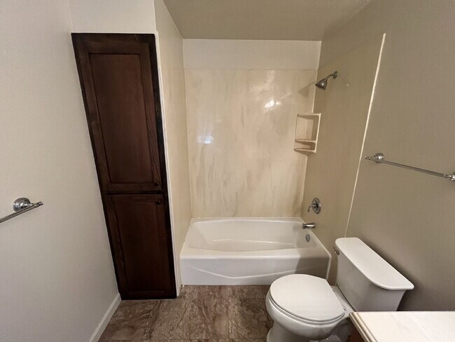 Building Photo - Downstairs 2 bedroom unit with parking and a patio