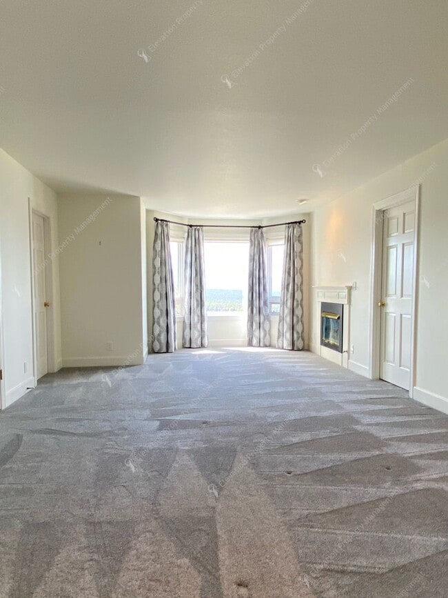 Building Photo - Luxury Living with Unmatched Cascade Views...