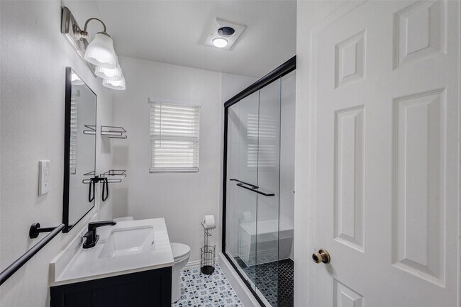 Building Photo - 3263 Bilglade Rd