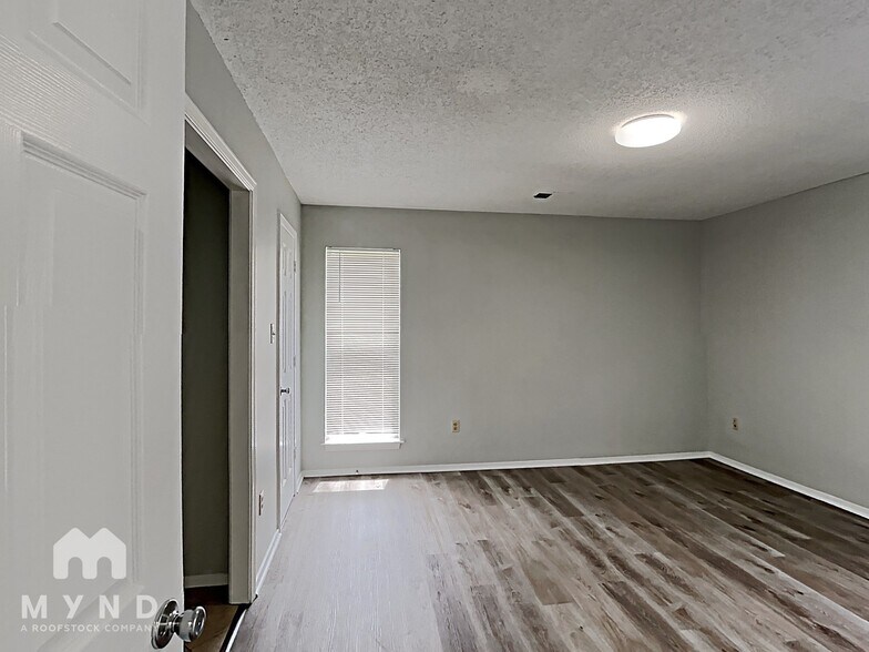 Building Photo - 10321 Riggan Dr