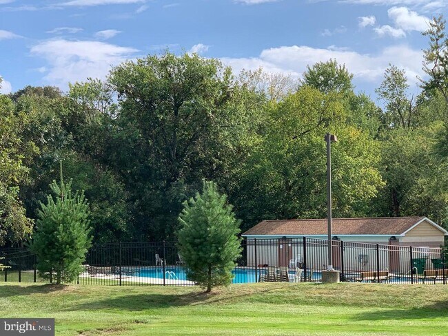 Building Photo - 118 Sycamore Ct