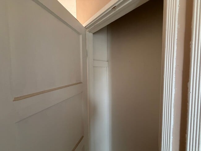 Building Photo - Charming and spacious Needles home