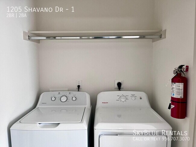Building Photo - 1205 Shavano Dr