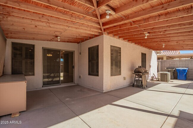 Building Photo - 881 E Appaloosa Rd