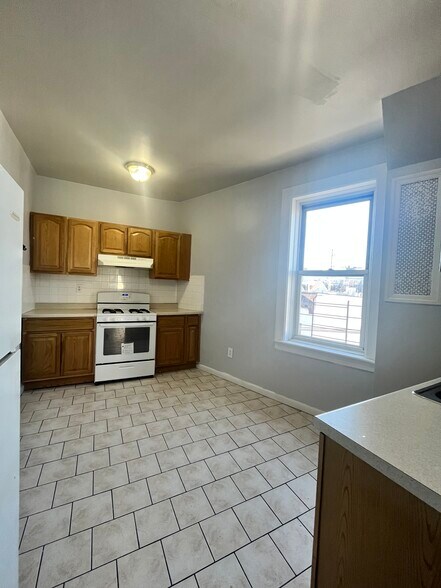 326 Summit Ave 402 - 333 Summit Ave