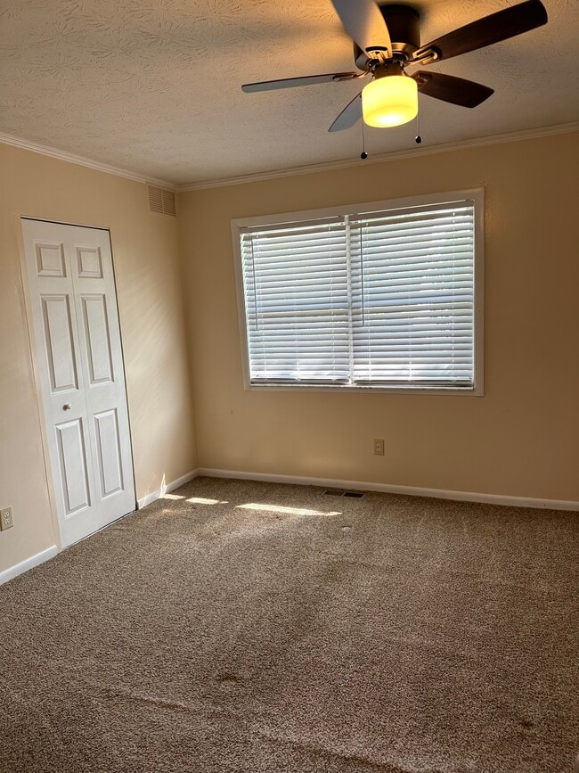 Building Photo - 3500 Warwick Dr