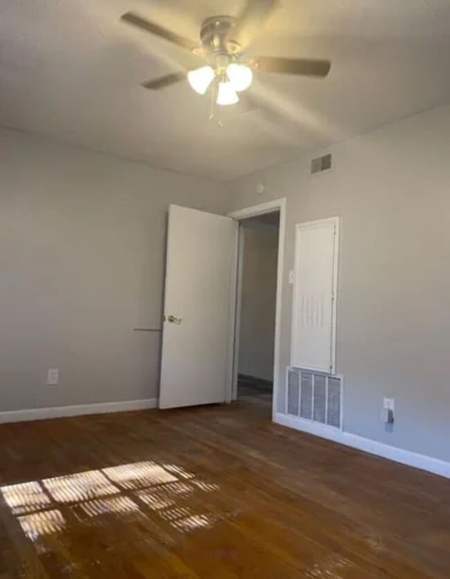 Building Photo - Charming Home Available June 15th