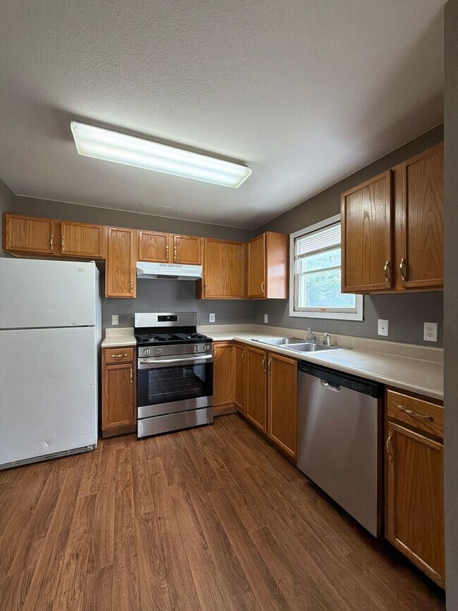 Building Photo - 218 Stonewall Ct