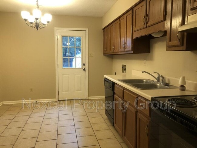 Building Photo - 6813 Maury Dr